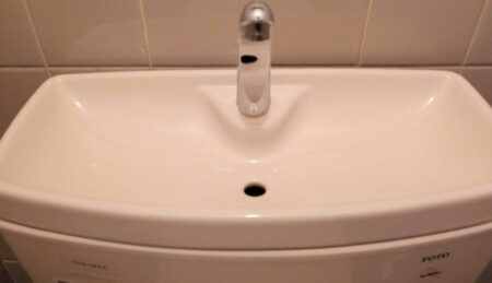 トイレ（トイレタンク）の清掃＆水回りコーティングを東京都港区にて行いました。【施工事例6】
