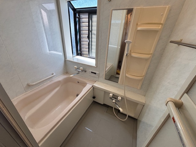 神奈川県大和市で浴室のガラスコーティングを行いました。【施工事例135】