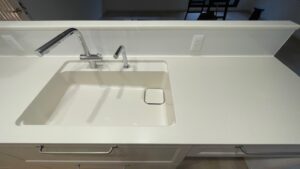 千葉県浦安市でマンション、キッチンのガラスコーティングを行いました。【施工事例142】