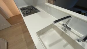 千葉県浦安市でマンション、キッチンのガラスコーティングを行いました。【施工事例142】