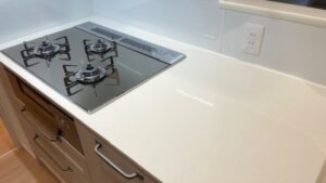 千葉県浦安市でマンション、キッチンのガラスコーティングを行いました。【施工事例142】