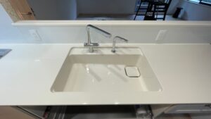 千葉県浦安市でマンション、キッチンのガラスコーティングを行いました。【施工事例142】