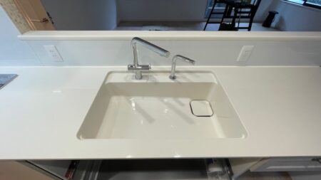 千葉県浦安市でマンション、キッチンのガラスコーティングを行いました。【施工事例142】