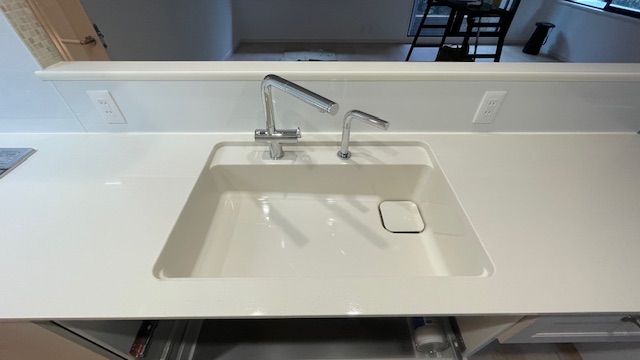 千葉県浦安市でマンション、キッチンのガラスコーティングを行いました。【施工事例142】