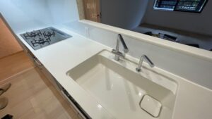 千葉県浦安市でマンション、キッチンのガラスコーティングを行いました。【施工事例142】