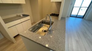 東京都立川市泉町でキッチンのガラスコーティングを行いました。【施工事例141】