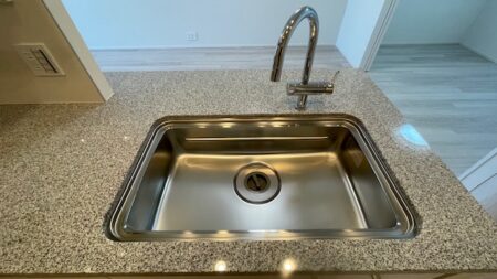 東京都立川市泉町でキッチンのガラスコーティングを行いました。【施工事例141】