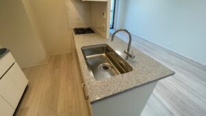 東京都立川市泉町でキッチンのガラスコーティングを行いました。【施工事例141】